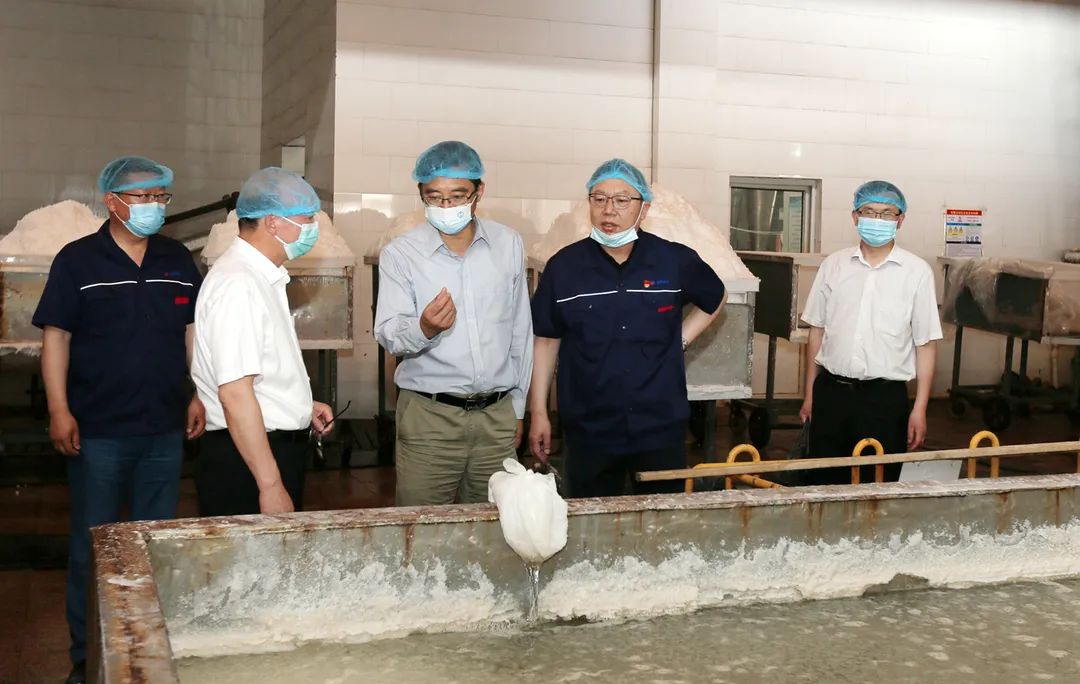 ug环球集团党委书记、董事长章朝阳拜访连云港市委书记方伟