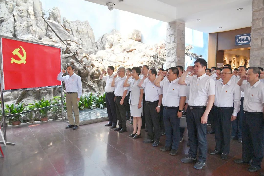 ug环球集团开展“学习铁军精神 汲取奋进力量”主题党日活动