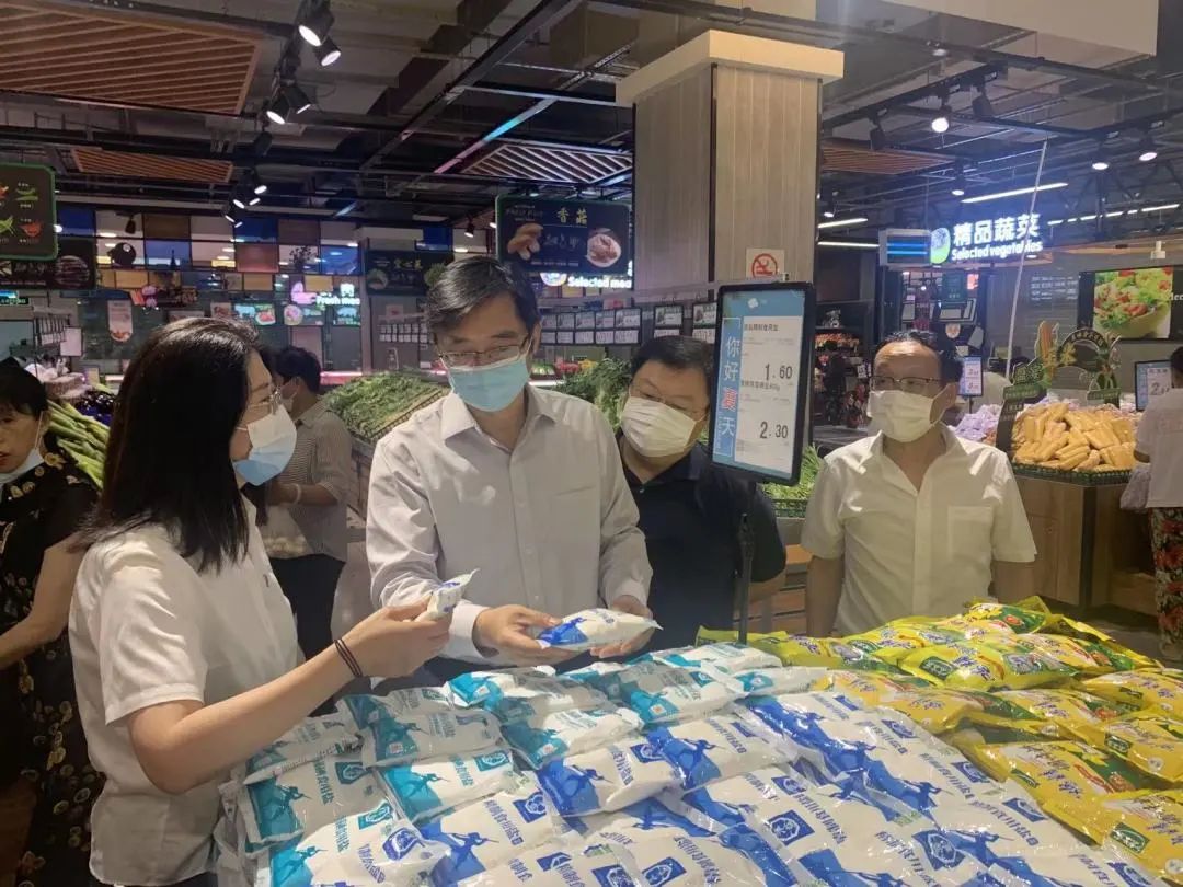 ug环球集团党委书记、董事长章朝阳赴南通苏州无锡常州四市盐业公司调研