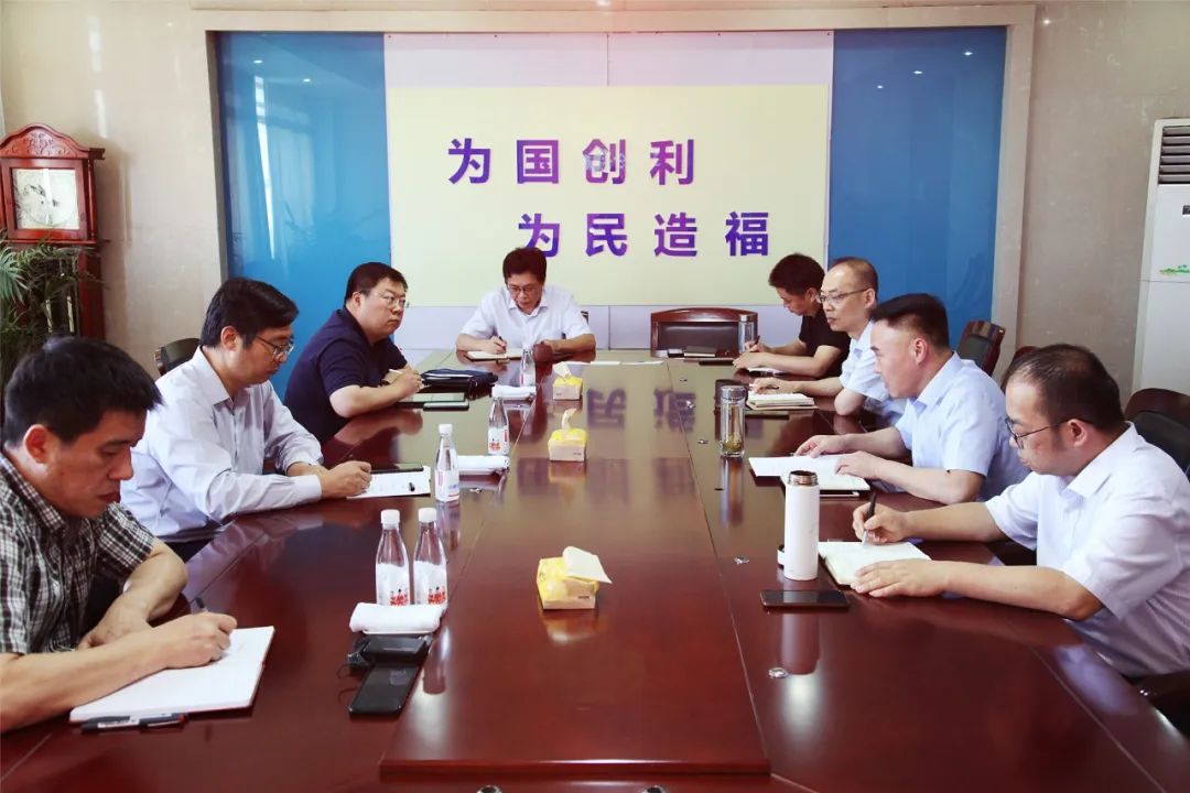 ug环球集团党委书记、董事长章朝阳赴南通苏州无锡常州四市盐业公司调研