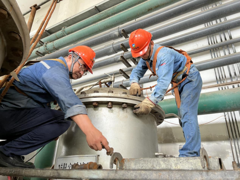 ug环球集团：战高温斗酷暑，致敬坚守一线的最美ug环球人！