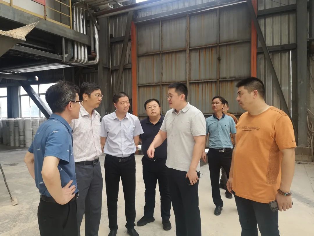 ug环球集团党委书记、董事长章朝阳赴扬州镇江盐业公司调研