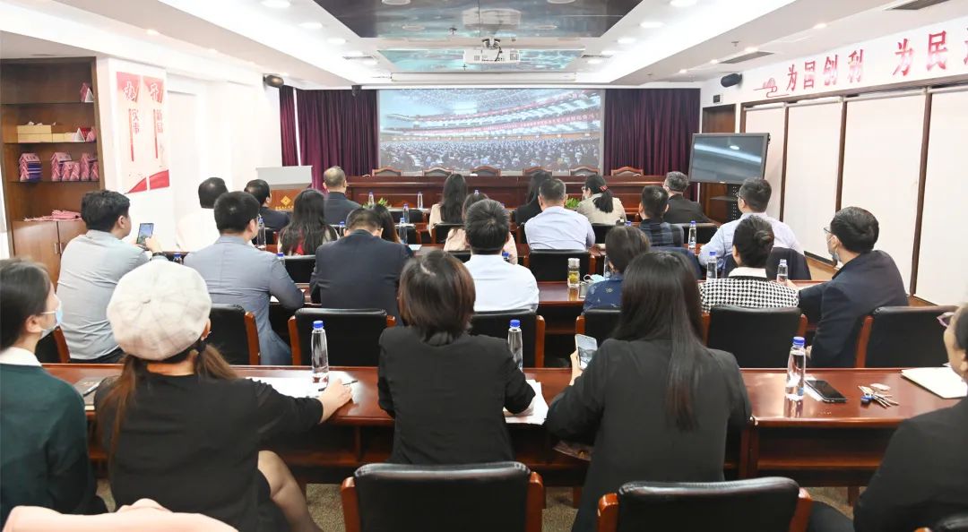 ug环球集团党委认真组织收听收看党的二十大开幕盛况