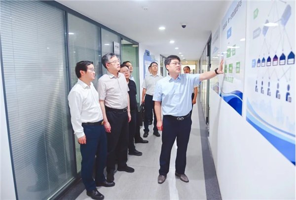 省国资委副主任、党委委员勾凤诚到ug环球集团调研